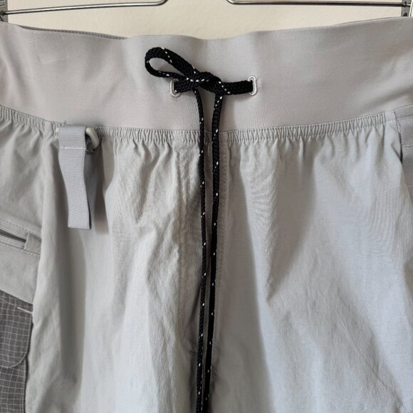 Lululemon Multi-Pocket Cargo Hiking Shorts Seal Grey Sz 6 - Picture 3 of 16
